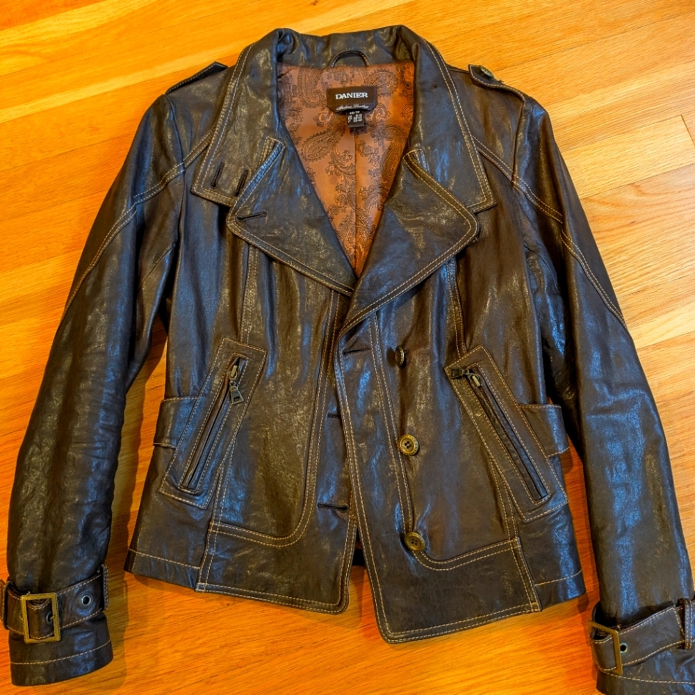 Danier Brown Leather Moto Jacket with Notched Lapel and Belted Detailswn